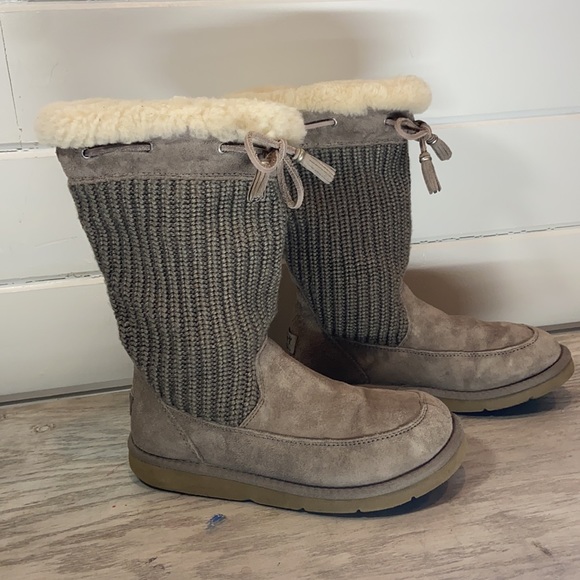 UGG Australian Suburb Crocheted Gray Boots S/N 5124 size US 7 EU 38 - Picture 2 of 5